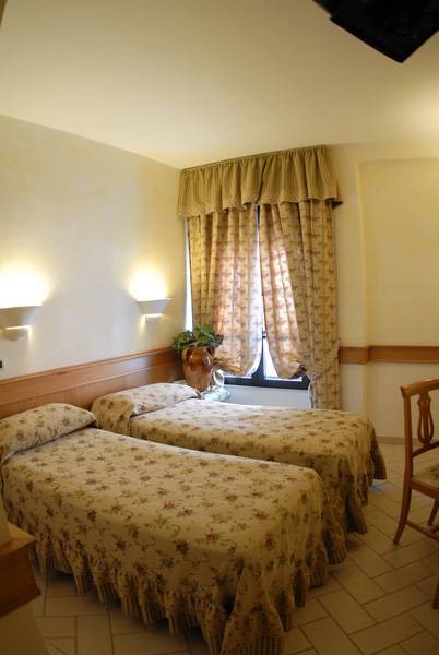 Hotel Pace San Giovanni Rotondo Habitación foto
